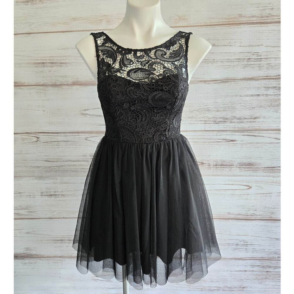 Forever 21 Lace and Tulle Black Party Dress sz Small